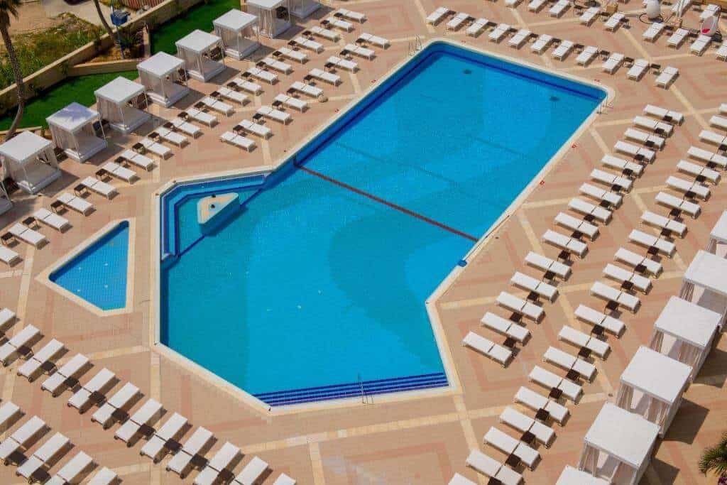 מלון לאונרדו אשקלון בריכת שחייה
