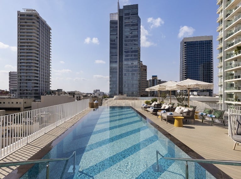 מלון אלברטו תל אביב בריכה על הגג